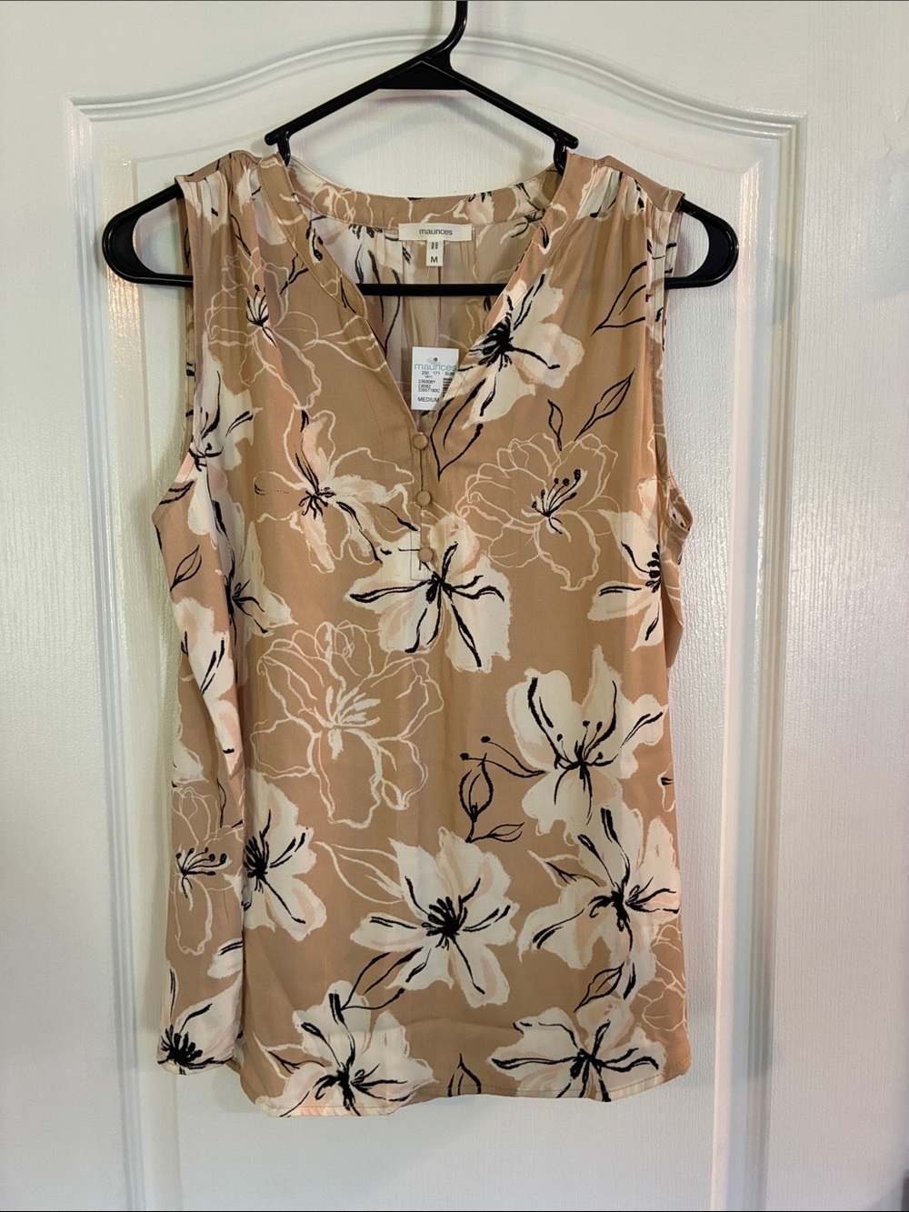 Women’s sleeveless blouse with button placard